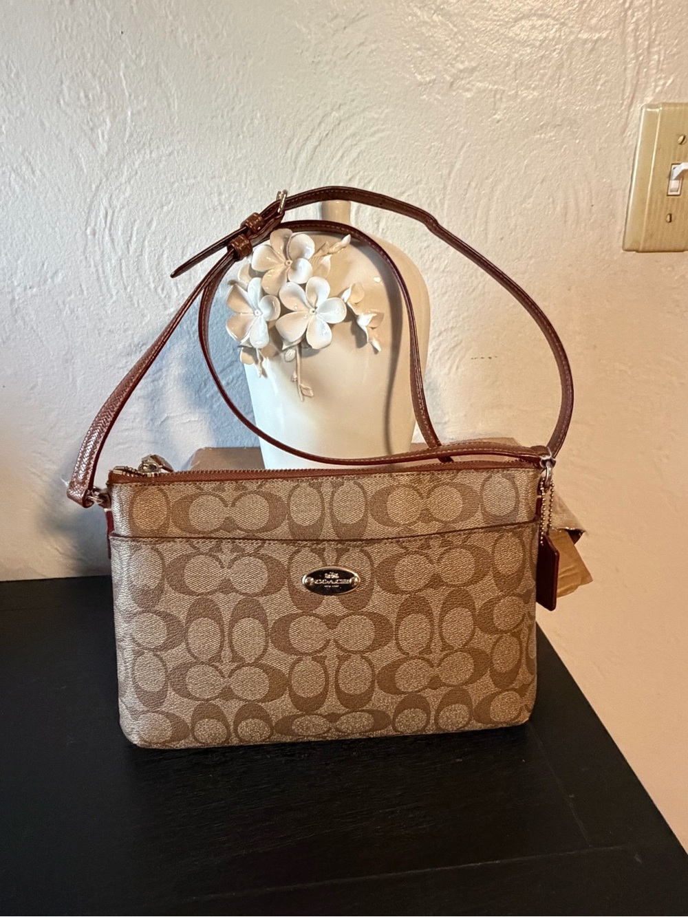 EUC Coach Tan Signature Canvas Crossbody Bag with Brown Leather Trim - Picture 2 of 15